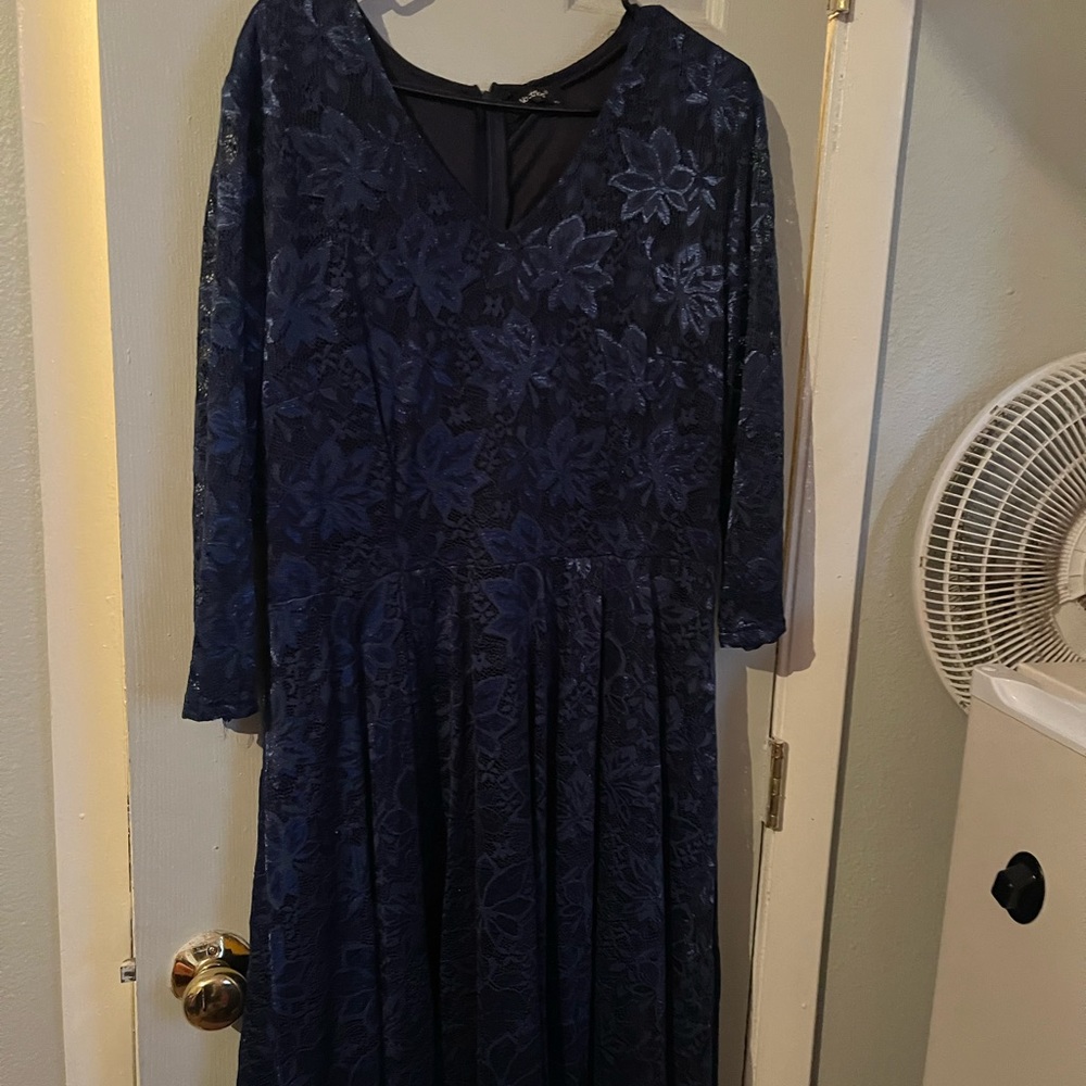 Can be used for wedding. Knee length size XXL